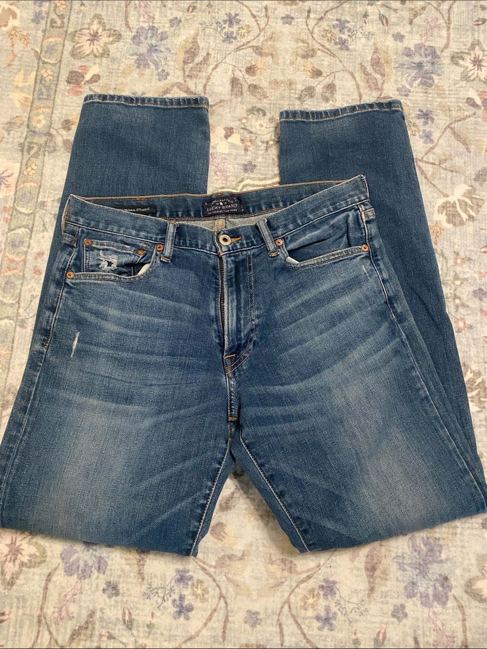 Lucky Brand Men's Medium Blue Straight Jeans 32” x 32”